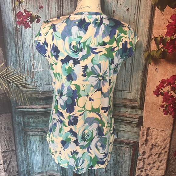 Blue Sol cap Sleeve Floral Blouse, size medium, excellent used condition - Picture 5 of 7